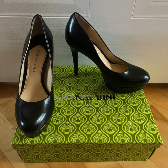 Gianni Bini Black Leather Platform Heels - Picture 3 of 5